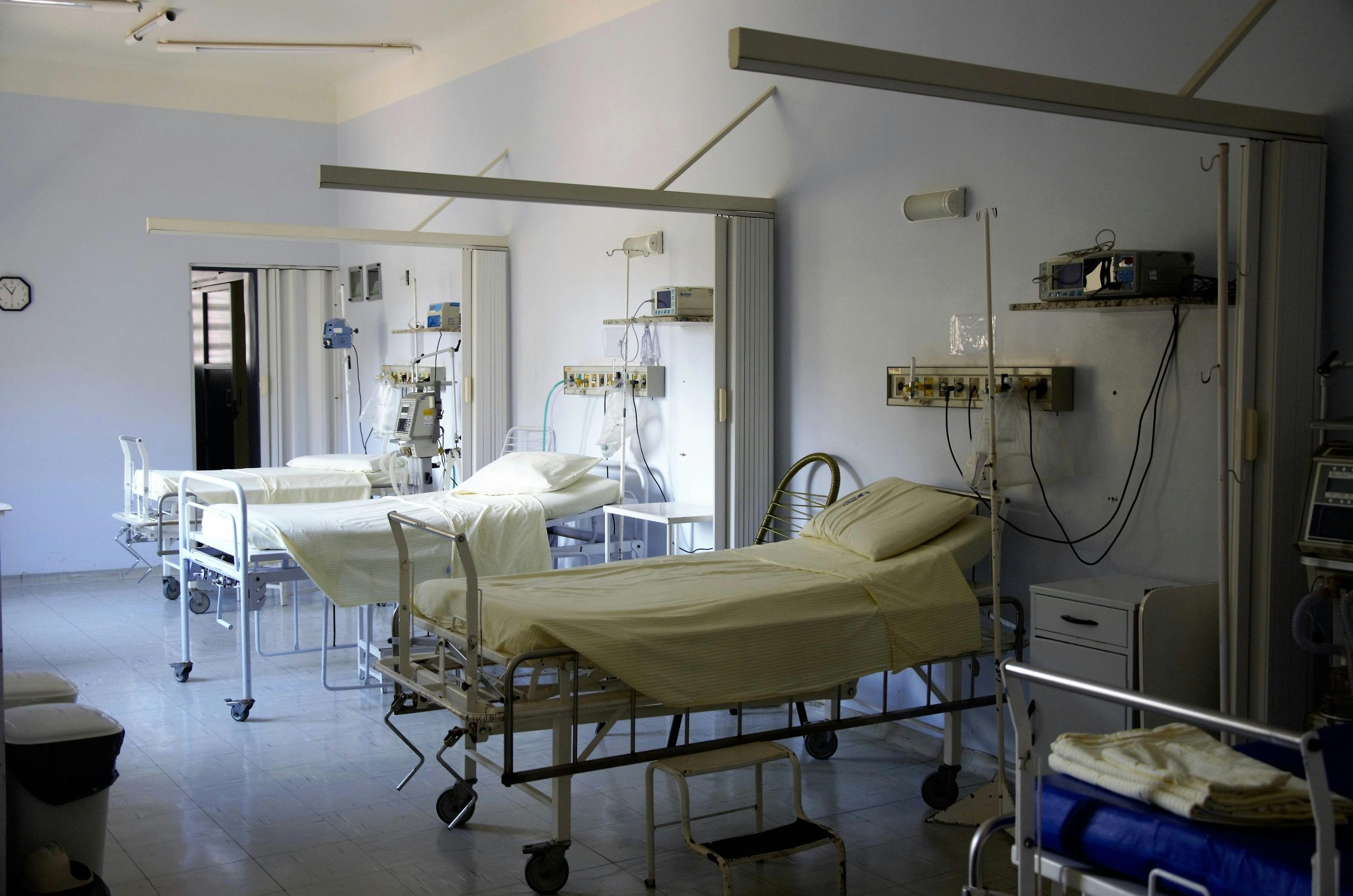 Photo by Pixabay: https://www.pexels.com/photo/white-hospital-beds-236380/